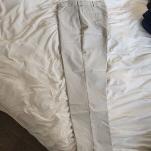 Dockers Men's Light Gray Chinos